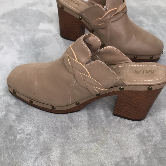 Mia Taupe Man Made Uppers Clogs Size 11 NWOT - Picture 6 of 11